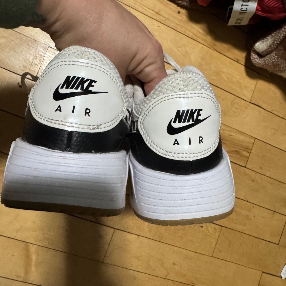 Shoes - Picture 4 of 7
